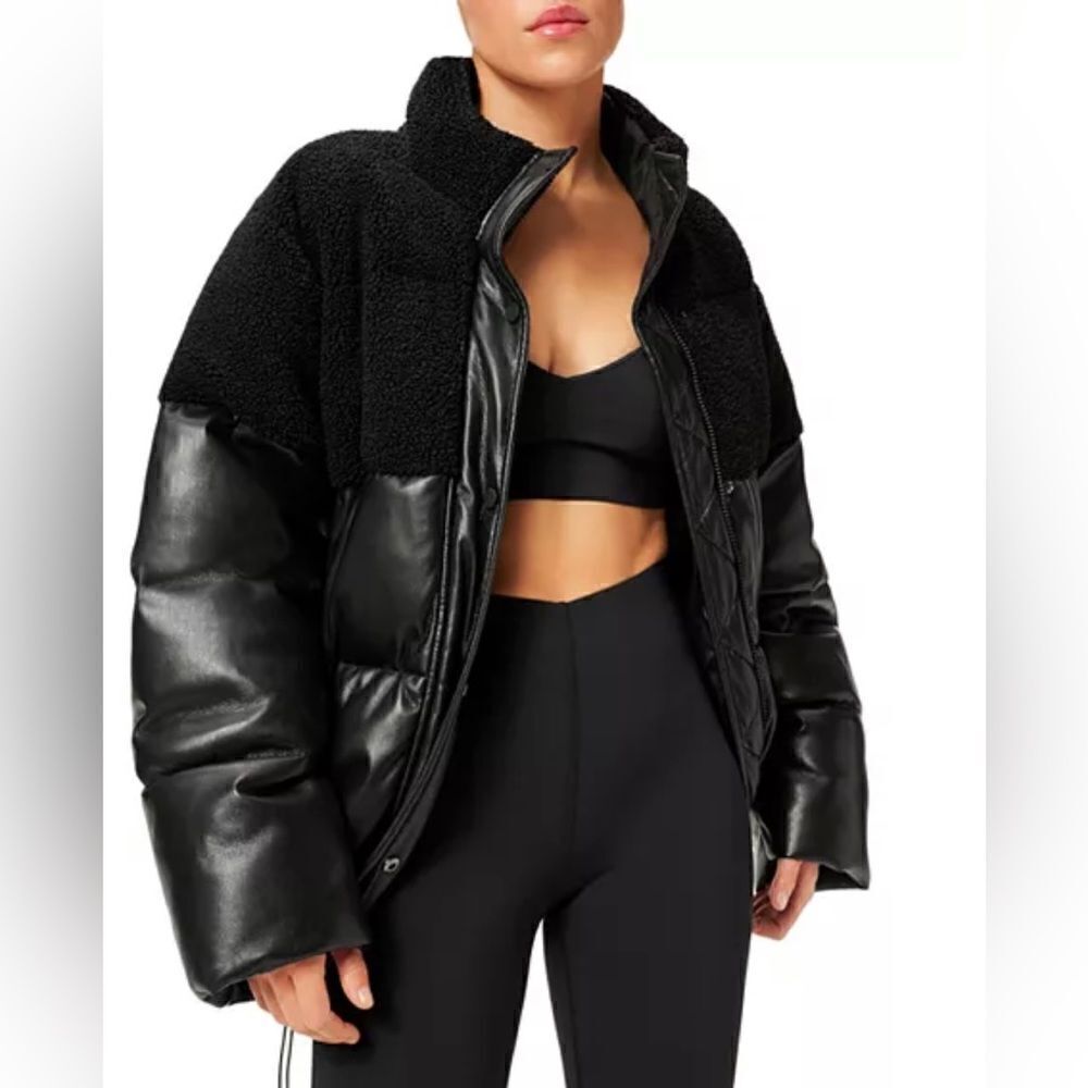 Good American Sherpa Mix Cocoon Puffer
Jacket Black size 3 / Large
NWT